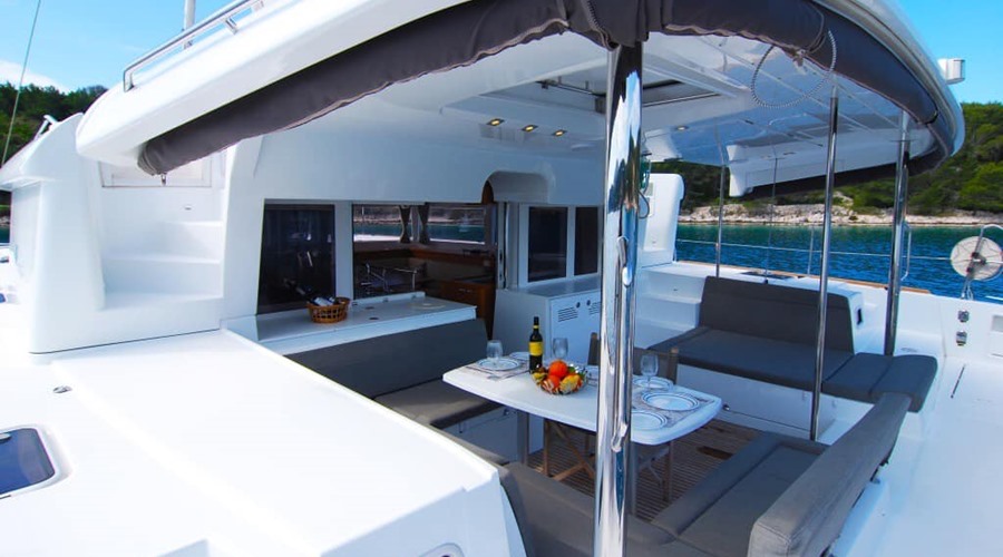Catamaran aft deck