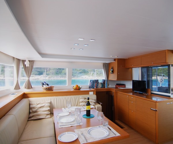 Catamaran salon