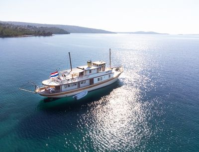 Gallant Yacht