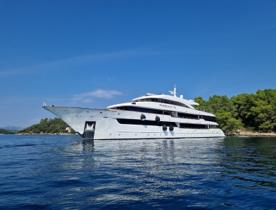 MS Phoenix 72