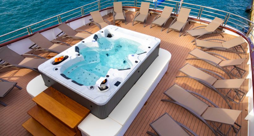 MS Phoenix Jacuzzi
